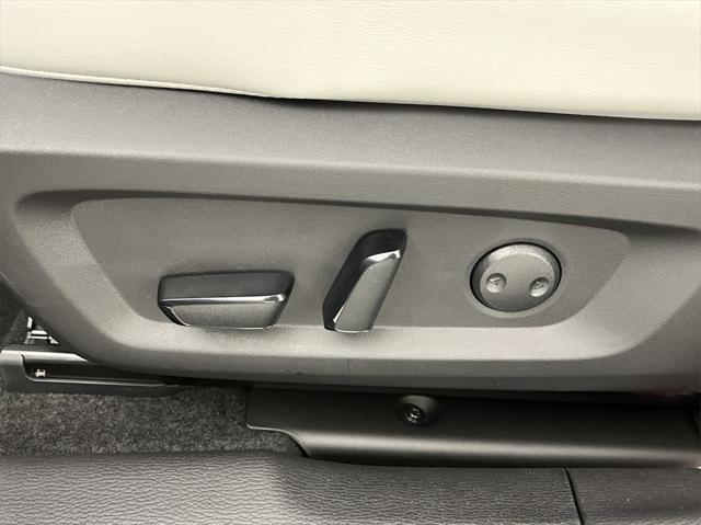Photo of 2025 Black Diamond Mitsubishi Outlander