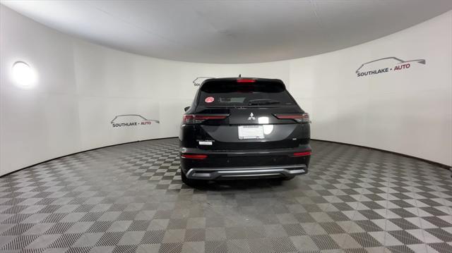 Photo of 2025 Black Diamond Mitsubishi Outlander