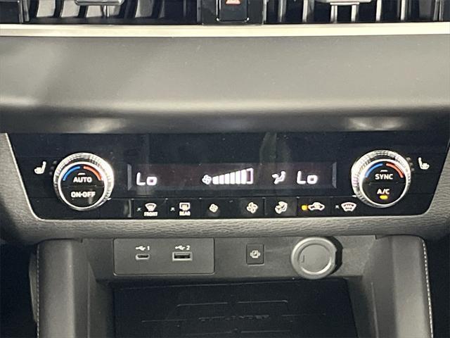 Photo of 2025 White Diamond Mitsubishi Outlander