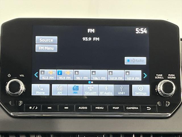 Photo of 2025 White Diamond Mitsubishi Outlander