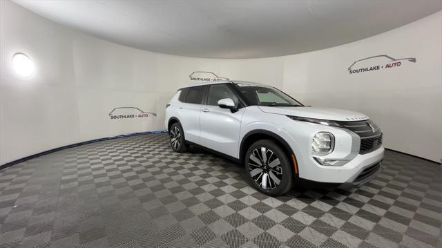 Photo of 2025 White Diamond Mitsubishi Outlander