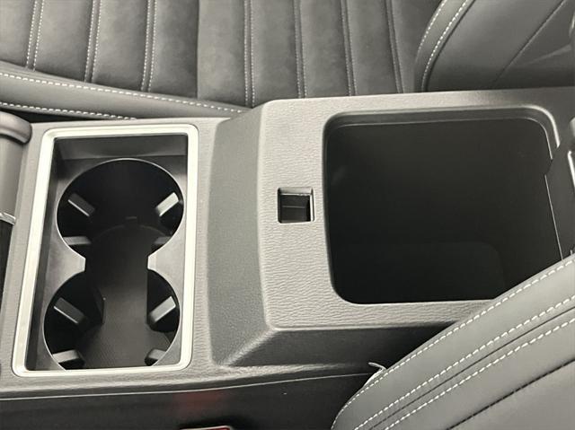 Photo of 2025 White Diamond Mitsubishi Outlander