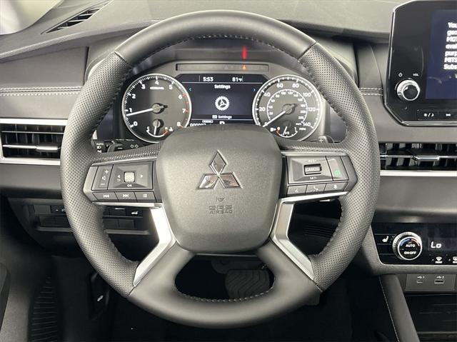 Photo of 2025 White Diamond Mitsubishi Outlander