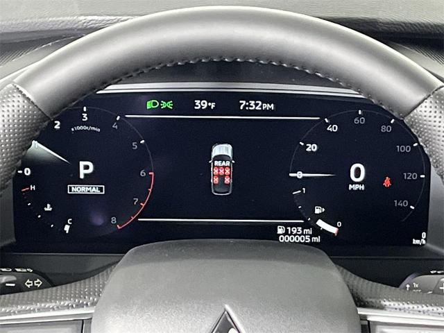 Photo of 2025 White Diamond With Black Roof Mitsubishi Outlander