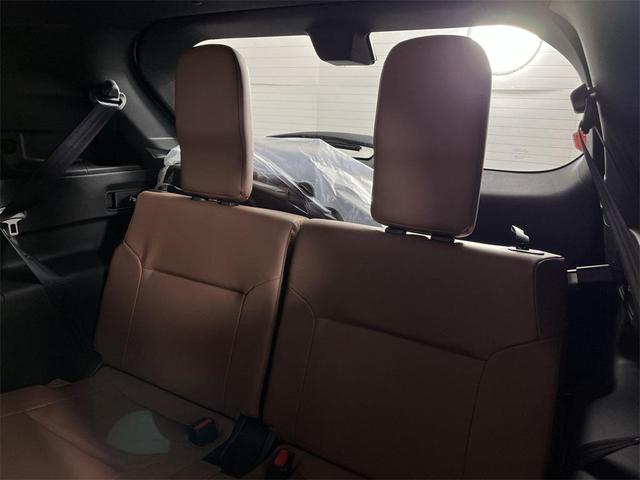 Photo of 2025 White Diamond With Black Roof Mitsubishi Outlander