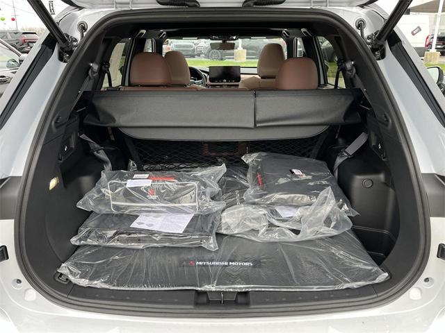 Photo of 2025 White Diamond With Black Roof Mitsubishi Outlander