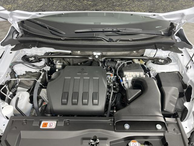 Photo of 2025 White Diamond Mitsubishi Eclipse Cross