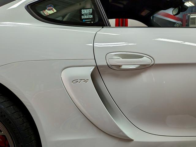 Photo of 2016 White Porsche Cayman