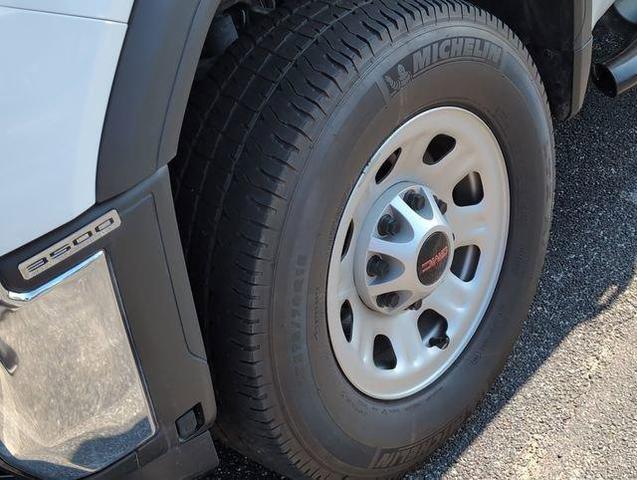Photo of 2024 White GMC Sierra 3500