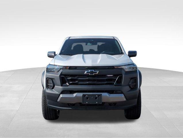 Photo of 2025 White Chevrolet Colorado