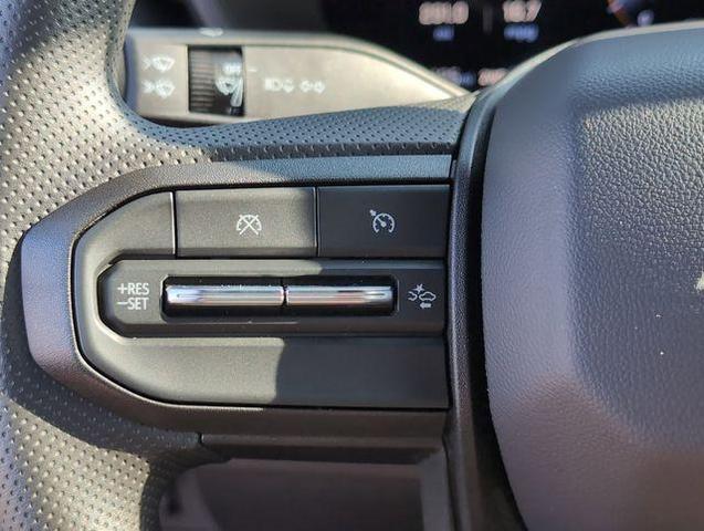 Photo of 2025 White Chevrolet Colorado