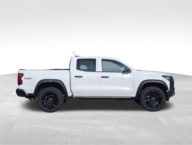 Photo of 2025 White Chevrolet Colorado
