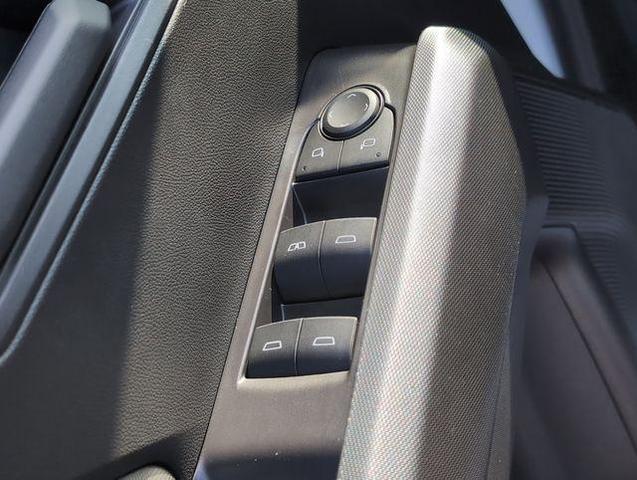 Photo of 2025 White Chevrolet Colorado
