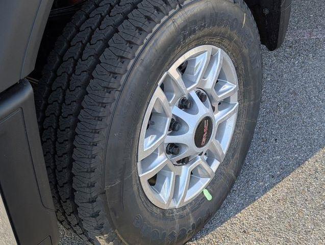 Photo of 2025 White GMC Sierra 2500