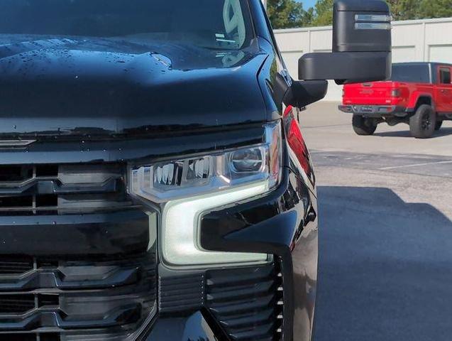 Photo of 2022 Black Chevrolet Silverado 1500