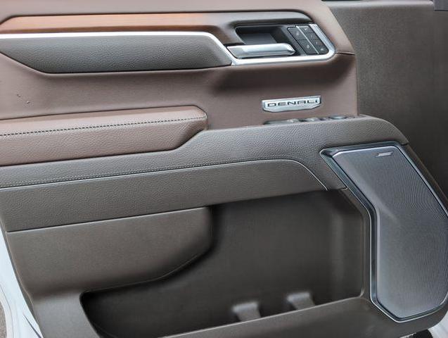 Photo of 2025 White GMC Sierra 1500