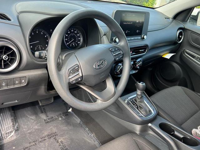 Photo of 2023 Lunar White Hyundai KONA