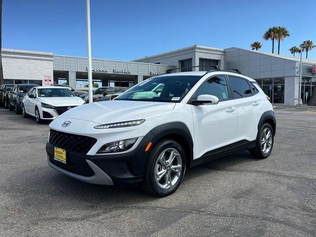 Photo of 2023 Lunar White Hyundai KONA