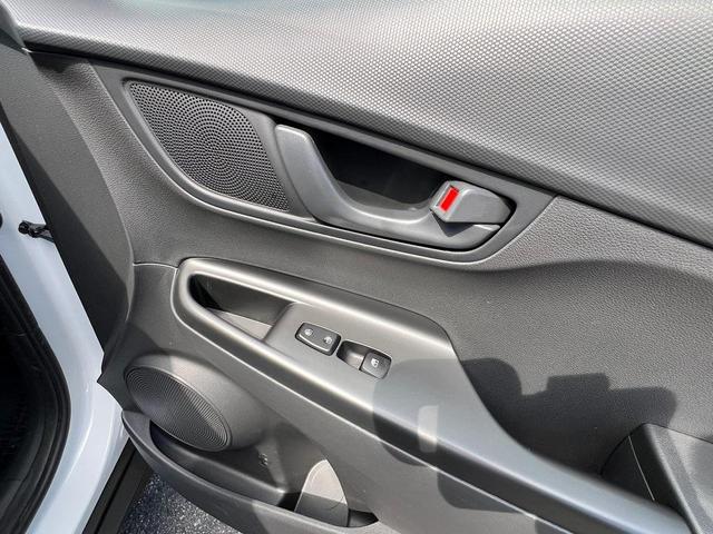 Photo of 2023 Lunar White Hyundai KONA