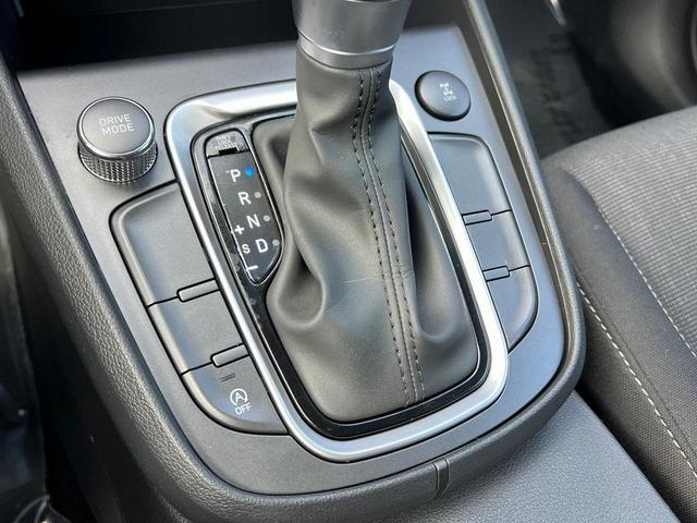 Photo of 2023 Lunar White Hyundai KONA