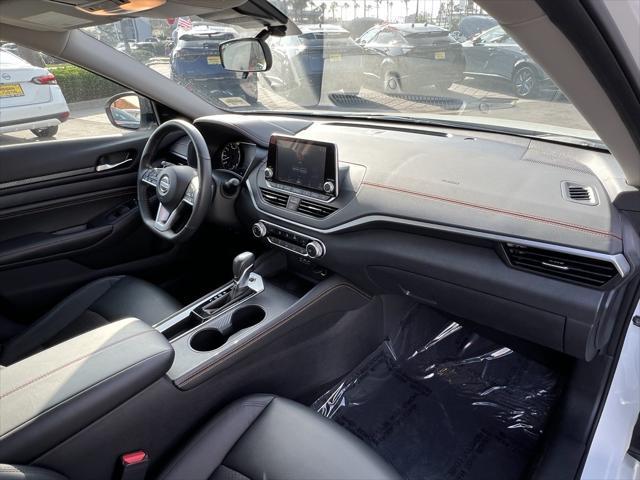 Photo of 2022 Pearl White Tricoat Nissan Altima