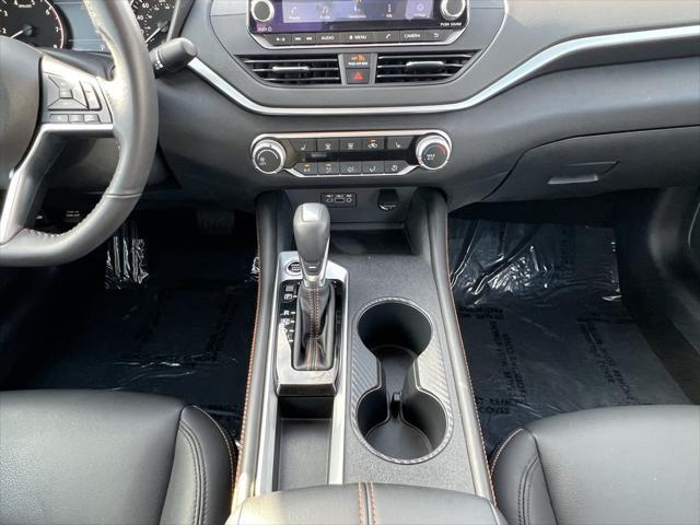 Photo of 2022 Pearl White Tricoat Nissan Altima