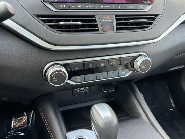 Photo of 2022 Pearl White Tricoat Nissan Altima