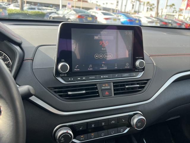 Photo of 2022 Pearl White Tricoat Nissan Altima