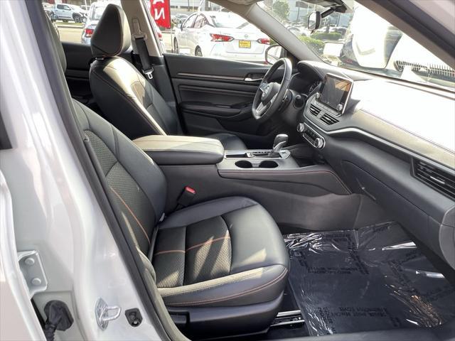 Photo of 2022 Pearl White Tricoat Nissan Altima
