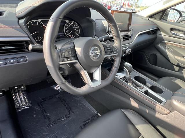 Photo of 2022 Pearl White Tricoat Nissan Altima