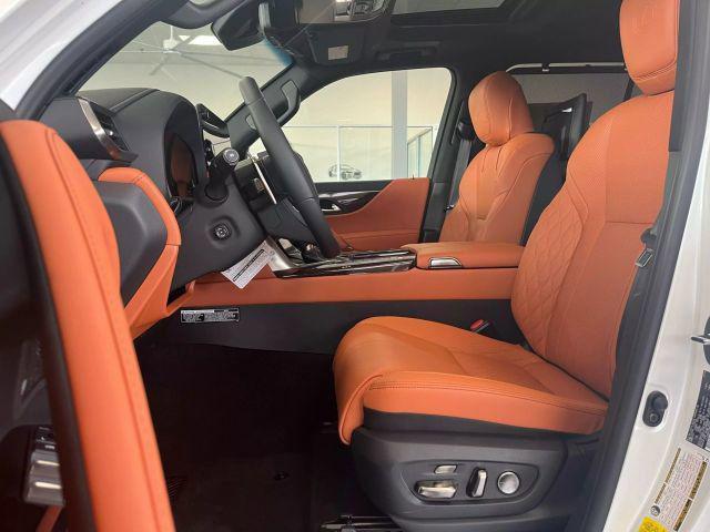 Photo of 2024 Eminent White Pearl Lexus LX 600