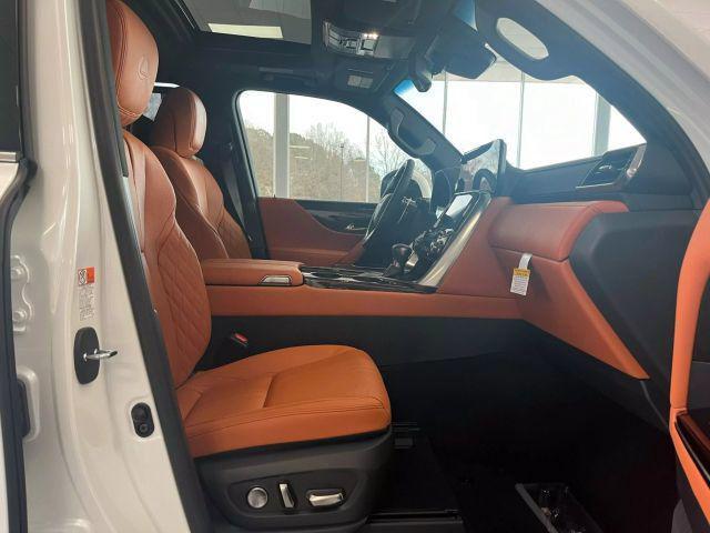Photo of 2024 Eminent White Pearl Lexus LX 600