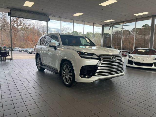 Photo of 2024 Eminent White Pearl Lexus LX 600