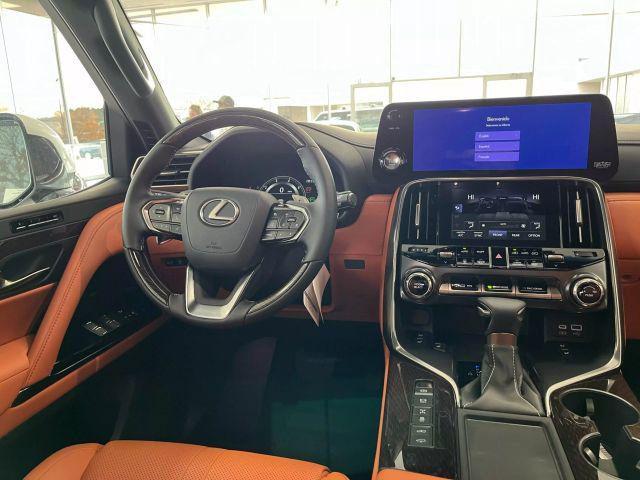 Photo of 2024 Eminent White Pearl Lexus LX 600