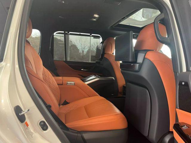 Photo of 2024 Eminent White Pearl Lexus LX 600