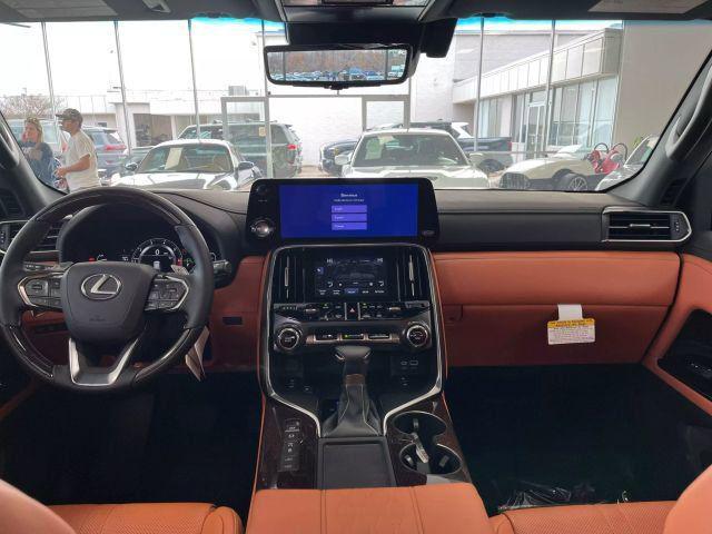 Photo of 2024 Eminent White Pearl Lexus LX 600