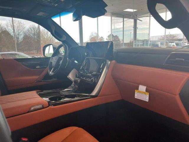 Photo of 2024 Eminent White Pearl Lexus LX 600