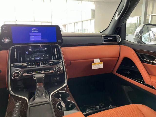 Photo of 2024 Eminent White Pearl Lexus LX 600