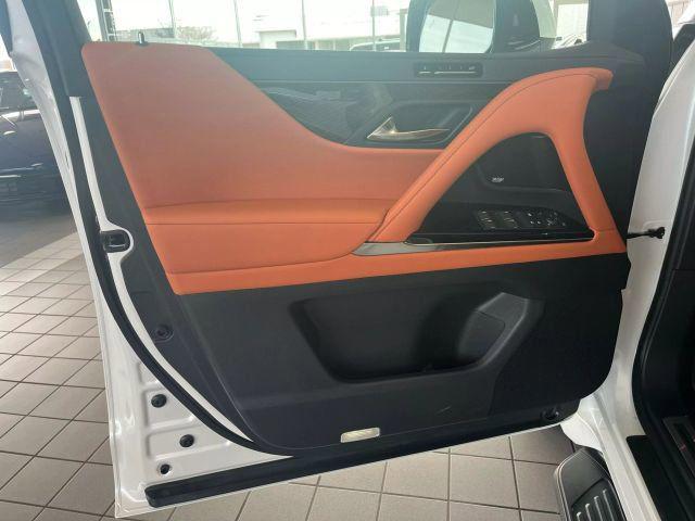 Photo of 2024 Eminent White Pearl Lexus LX 600