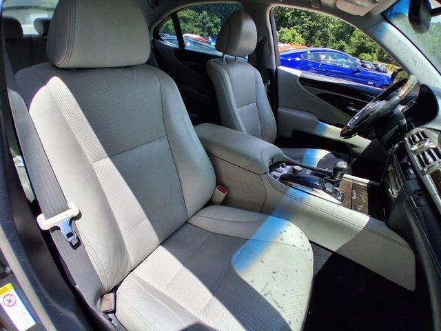 Photo of 2013 Nebula Gray Pearl Lexus LS 460