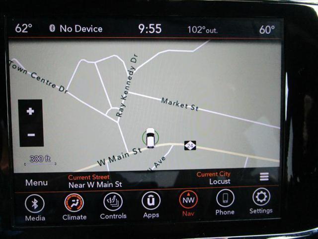 Photo of 2022 BRIGHT White Jeep Grand Cherokee