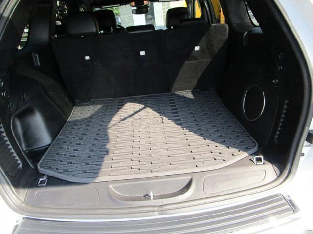 Photo of 2022 BRIGHT White Jeep Grand Cherokee