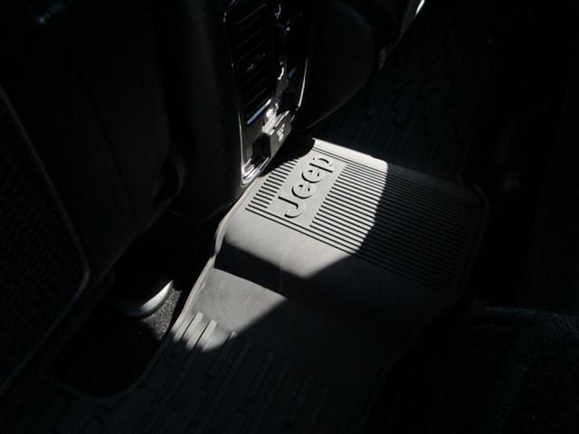 Photo of 2022 BRIGHT White Jeep Grand Cherokee