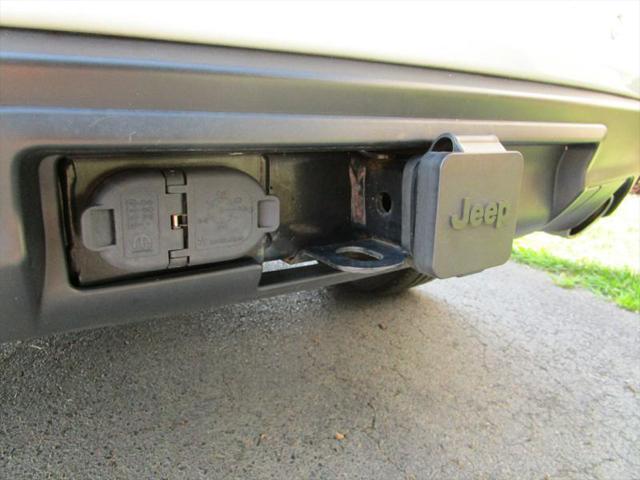 Photo of 2022 BRIGHT White Jeep Grand Cherokee