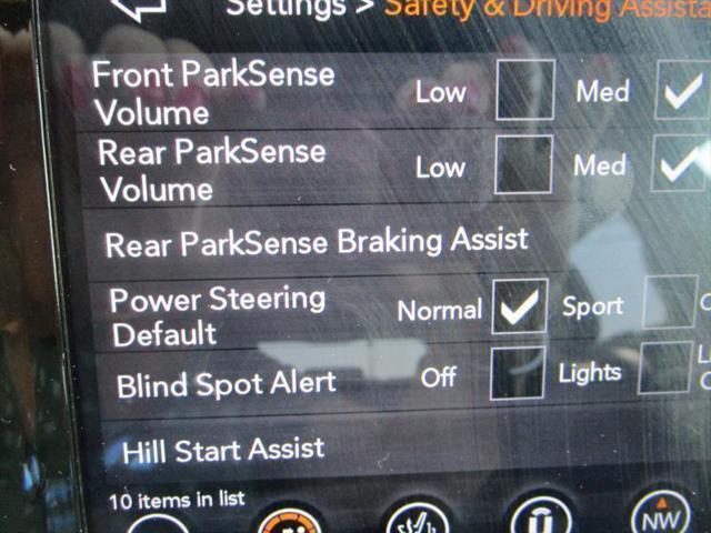 Photo of 2022 BRIGHT White Jeep Grand Cherokee