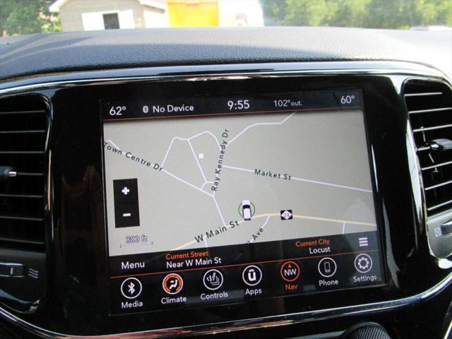 Photo of 2022 BRIGHT White Jeep Grand Cherokee