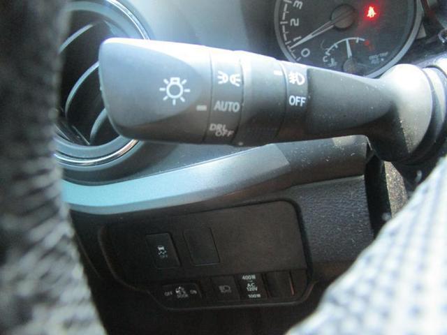 Photo of 2022 White Toyota Tacoma