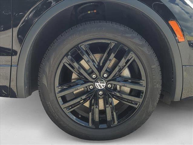 Photo of 2022 Deep Black Pearl Volkswagen Tiguan