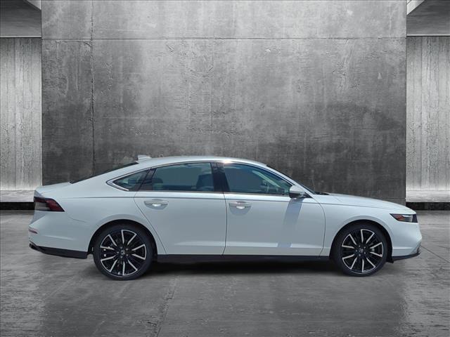 Photo of 2025 Platinum White Pearl Honda Accord Hybrid
