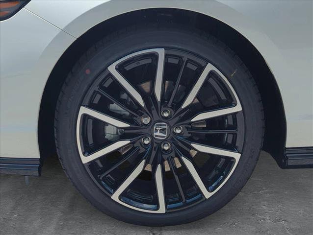 Photo of 2025 Platinum White Pearl Honda Accord Hybrid